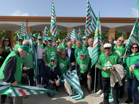 I pensionati lucani alla festa del Primo Maggio a Villa d'Agri